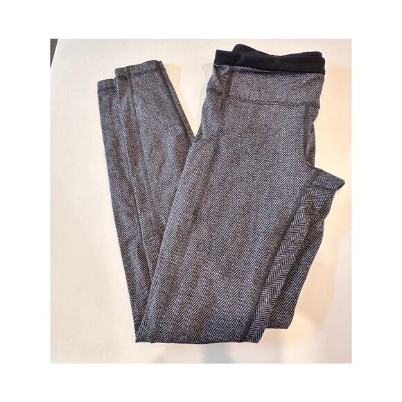 Lululemon leggings size. 8 - Picture 8 of 8